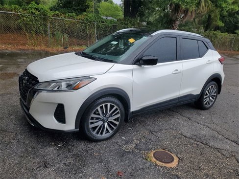 Certified 2022 Nissan Kicks SV image 2