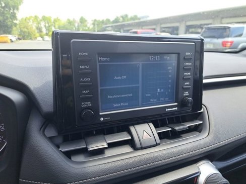 Used 2021 Toyota RAV4 LE image 18