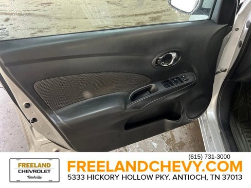 Used 2016 Nissan Versa SV image 9