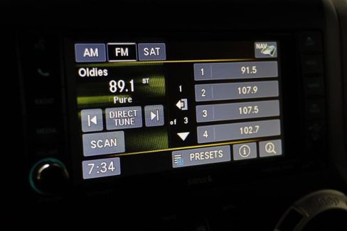 Used 2017 Jeep Wrangler Unlimited Rubicon w/ Connectivity Group image 16