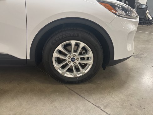 Used 2020 Ford Escape SE image 23