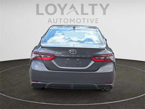 Used 2023 Toyota Camry SE image 4