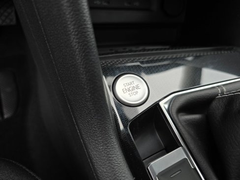 New 2025 Volkswagen Taos SE image 32