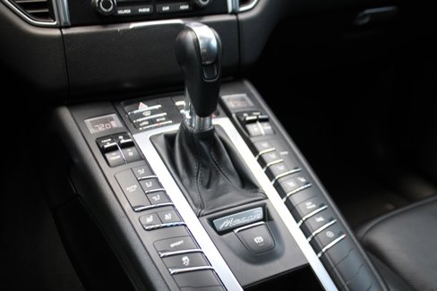 Certified 2018 Porsche Macan image 29