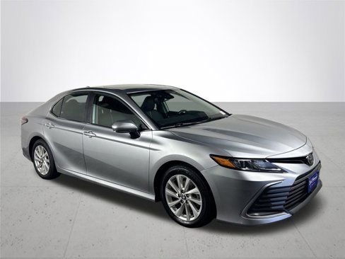 Used 2023 Toyota Camry LE w/ Convenience Package image 4