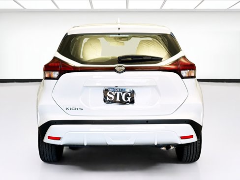 Used 2023 Nissan Kicks S image 5