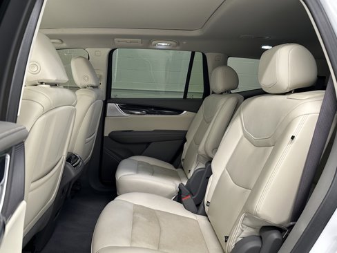 Used 2023 Cadillac XT6 Premium Luxury image 15