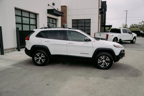 Used 2018 Jeep Cherokee Trailhawk image 4