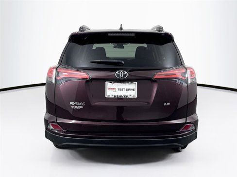 Used 2018 Toyota RAV4 LE image 8