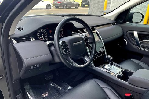 Used 2020 Land Rover Discovery Sport SE image 15