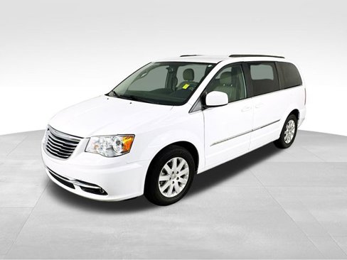 Used 2016 Chrysler Town & Country Touring image 1