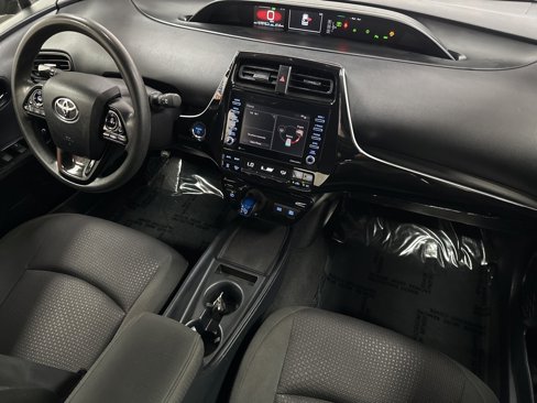 Used 2021 Toyota Prius LE image 12