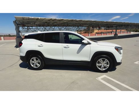 Used 2024 GMC Terrain SLE image 9