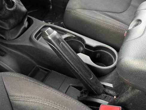Used 2013 Jeep Wrangler Unlimited Sport image 11