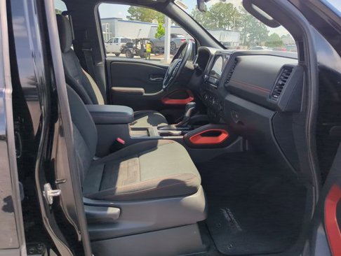 Used 2022 Nissan Frontier PRO-4X w/ Technology Package image 36