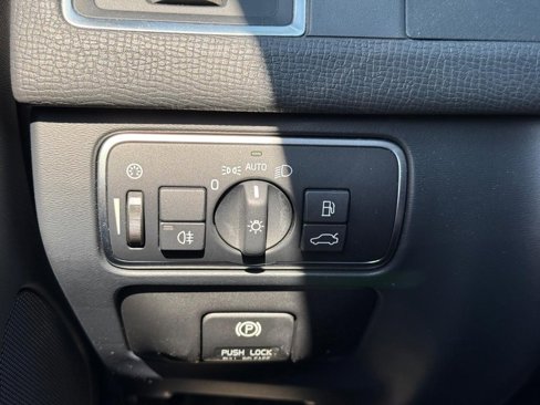 Used 2015 Volvo XC60 T5 Platinum image 17