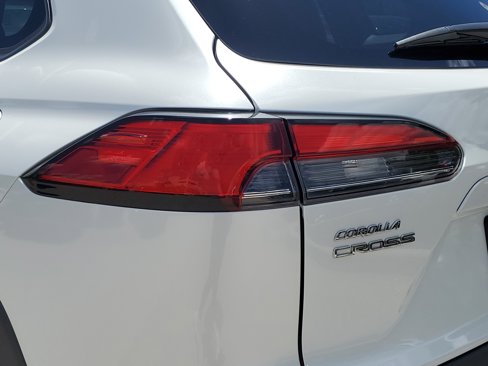 Used 2024 Toyota Corolla Cross XLE image 14