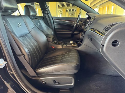 Used 2019 Chrysler 300 S image 25