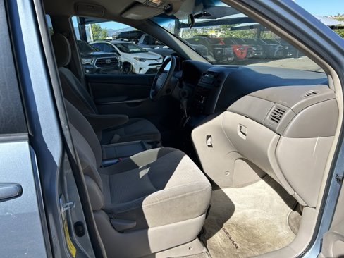 Used 2010 Toyota Sienna LE image 26