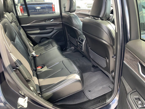 Used 2023 Jeep Grand Cherokee Limited image 29