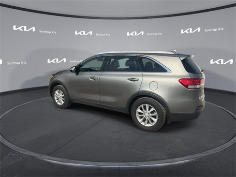 Used 2017 Kia Sorento LX w/ LX Convenience Package image 13
