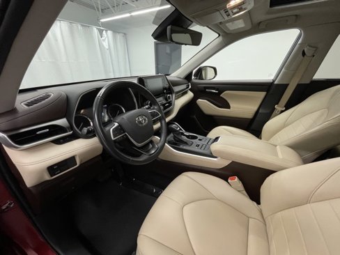 Certified 2022 Toyota Highlander XLE image 10