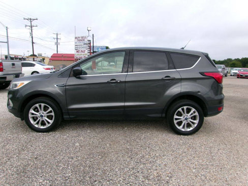 Used 2019 Ford Escape SE image 1