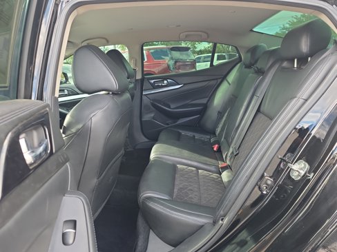 Used 2018 Nissan Maxima SR image 16