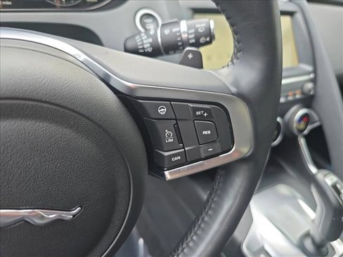 Used 2020 Jaguar E-PACE SE image 19