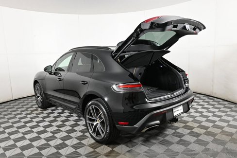 Used 2025 Porsche Macan image 34