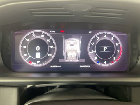 Used 2018 Land Rover Discovery HSE image 17