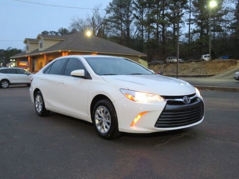 Used 2017 Toyota Camry LE image 3
