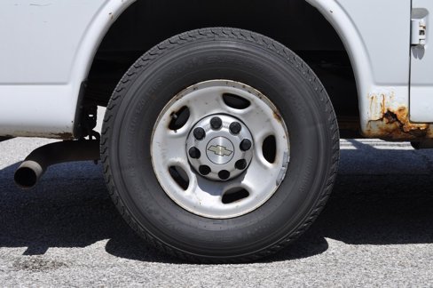 Used 2010 Chevrolet Express 2500 image 11