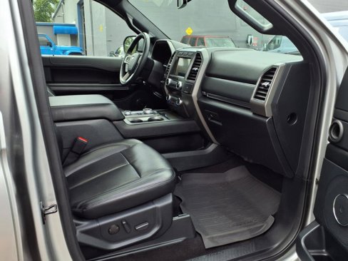 Used 2021 Ford Expedition XLT image 11
