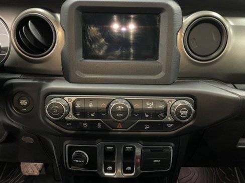 Used 2019 Jeep Wrangler Sport image 14