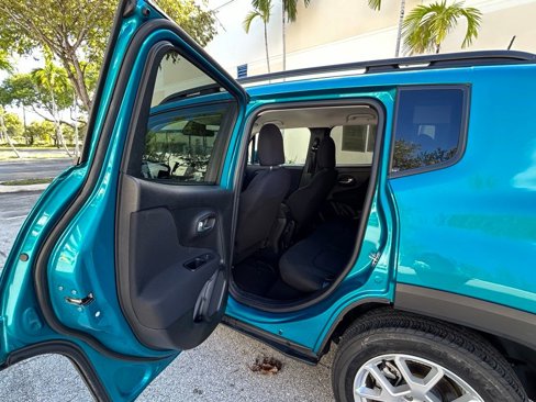 Certified 2021 Jeep Renegade Latitude image 42