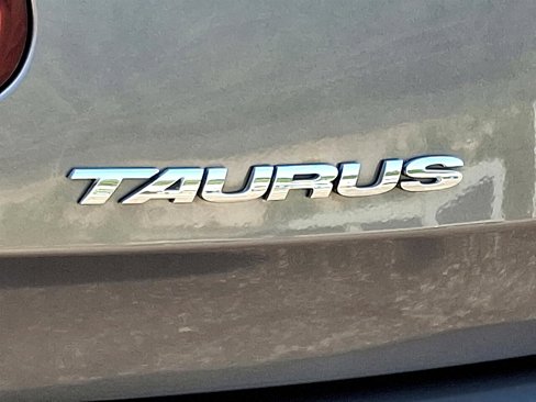 Used 2012 Ford Taurus SEL image 29