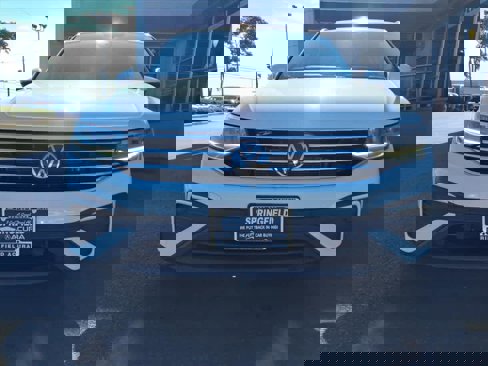 Used 2022 Volkswagen Tiguan SE w/ Panoramic Sunroof Package image 6