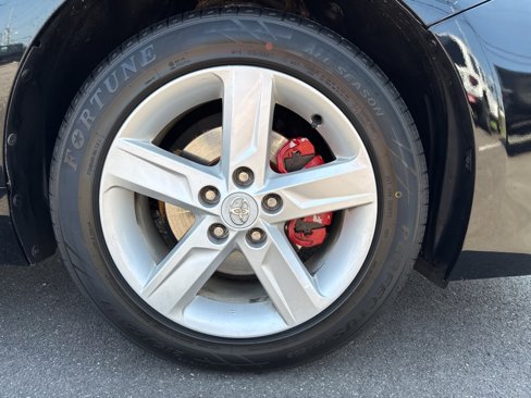 Used 2017 Toyota Camry SE image 11
