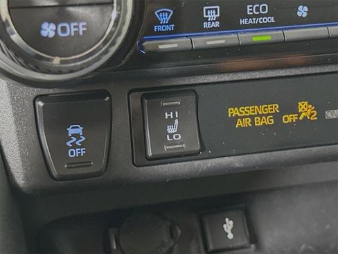Certified 2020 Toyota RAV4 XLE image 24