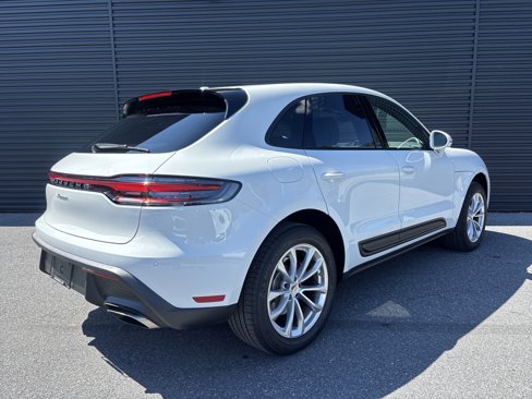 Used 2025 Porsche Macan image 5