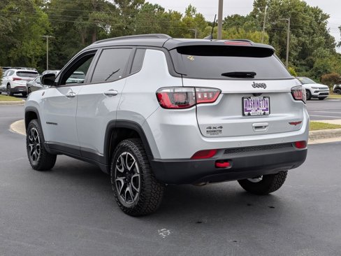 Used 2024 Jeep Compass Trailhawk image 7
