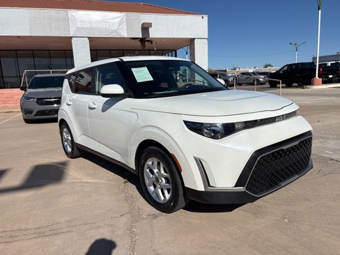Used 2023 Kia Soul LX w/ LX Technology Package image 3