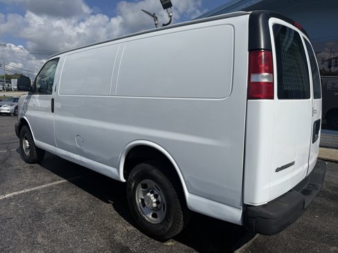 Used 2008 Chevrolet Express 2500 image 3