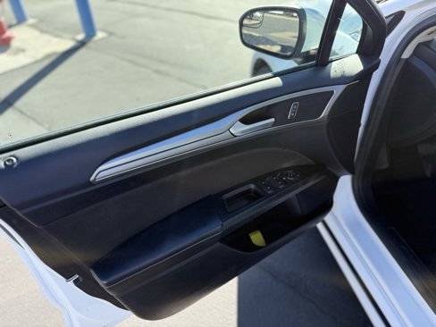 Used 2018 Ford Fusion SE w/ Fusion SE Technology Package image 7