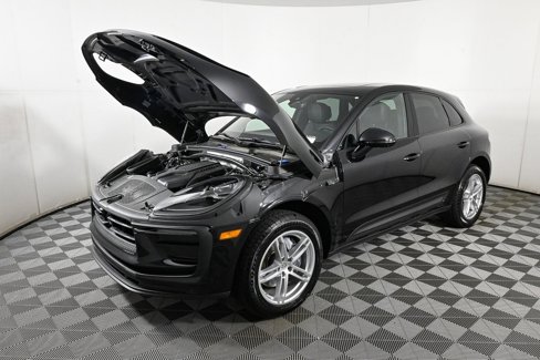Certified 2025 Porsche Macan image 33