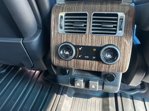 Used 2018 Land Rover Range Rover HSE image 10
