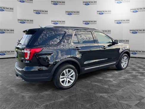 Used 2018 Ford Explorer XLT w/ Equipment Group 202A image 5