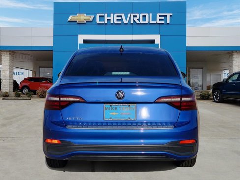Used 2023 Volkswagen Jetta Sport image 5
