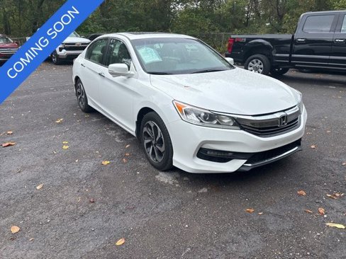Used 2017 Honda Accord EX-L image 2
